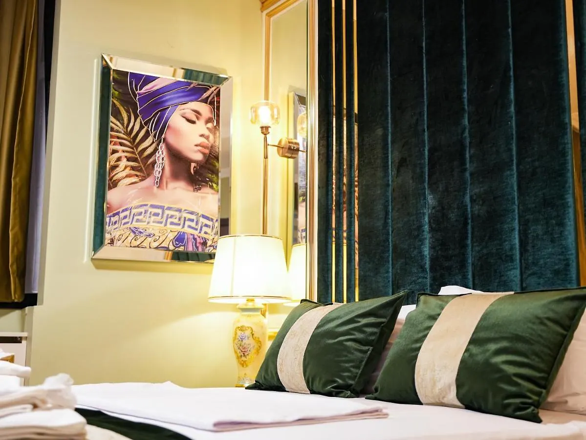 White Moon Hotel Suites